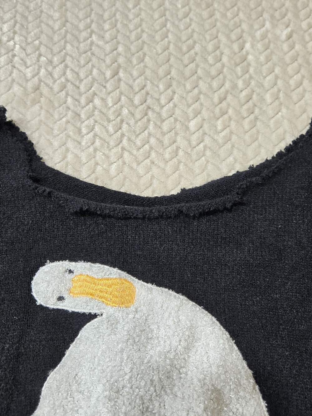 Aelfric Eden Goose Sweater Black Crewneck Graphic Knit Size Large *Cut Neckline - Picture 3 of 9